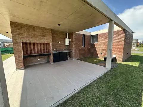 OPORTUNIDAD - VENTA - PRADOS DEL OESTE - CASA LOTE 809 MT ²