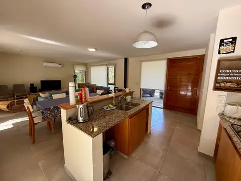 Casa 3 ambientes con 2 baños