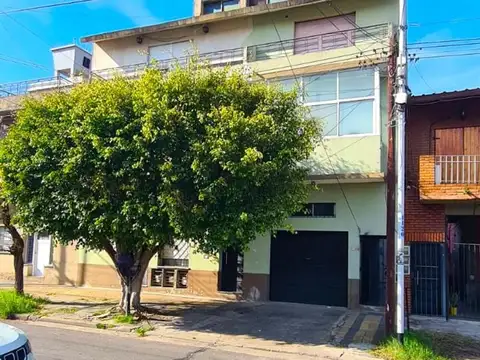 3 ambientes en Wilde en 2° piso, con patio y parrilla!