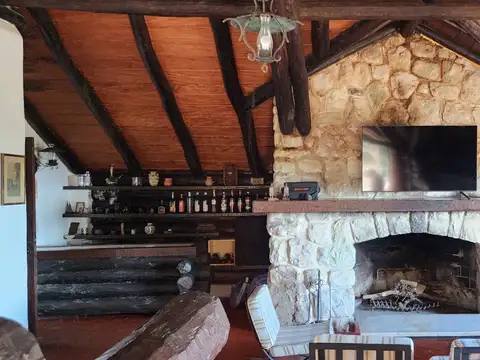 Casa 6 ambientes con 2 baños