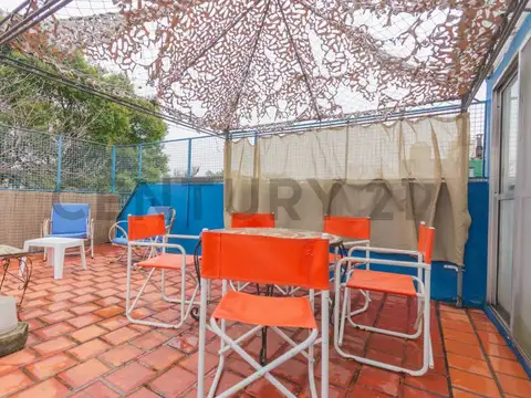 Casa 6 ambientes con 2 baños