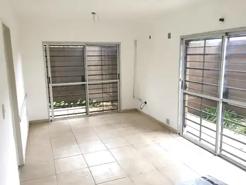 AMPLIO 2 AMB EN PB C/ 2 PATIOS