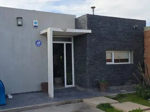 Vendo Casa 3 Dormitorios Con Quincho Y Pileta - Centenario