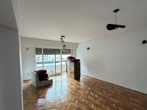 Junín 1000, Piso 8