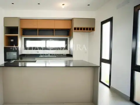 Casa en Venta en Prados del Oeste, USD 315.000