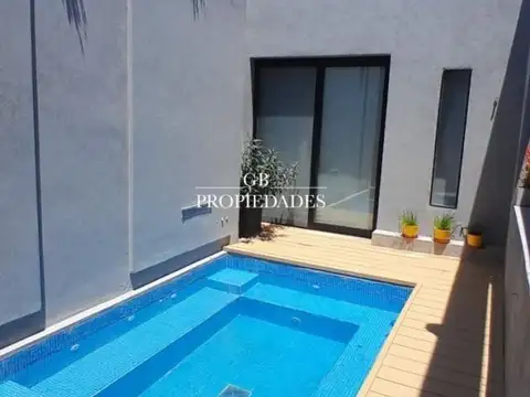 Casa en Alquiler con 3 cocheras