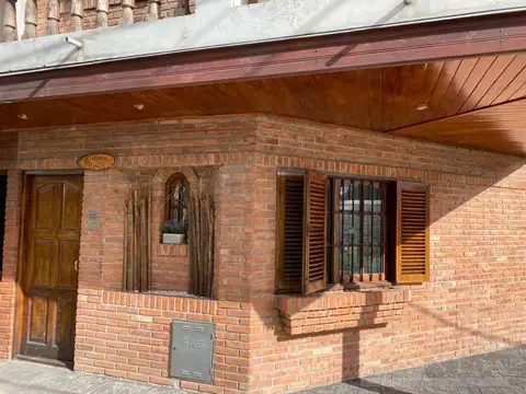 VENTA  PH Tipo CASA - EXCELENTE ESTADO - 4 DORMITORIOS  - RAMOS MEJIA