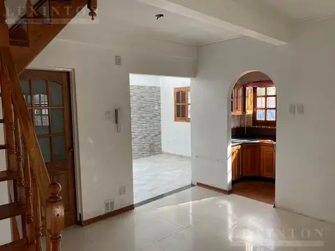 Depto Tipo Casa 6 ambientes con 2 baños