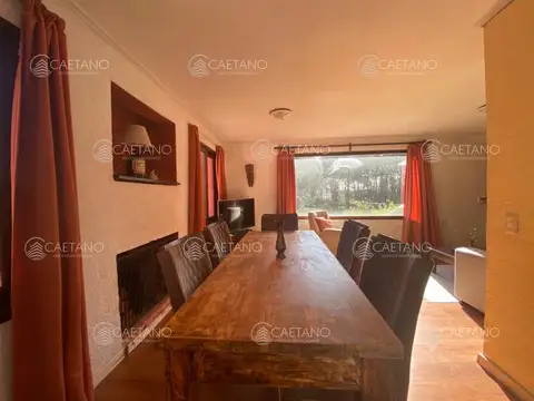 Casa 5 ambientes con 4 baños