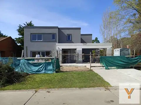 Casa en venta - 3 Dormitorios 3 Baños - 227Mts2 - Pilar