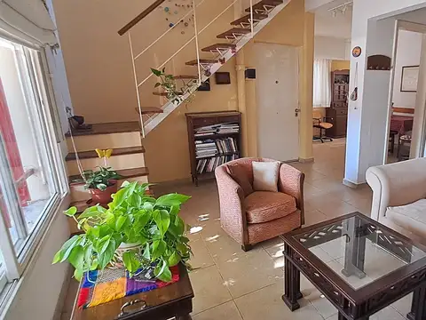 Depto Tipo Casa en Venta de 3 ambientes