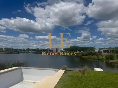 Casa en Venta con 7 cocheras