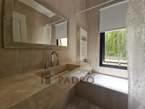 Casa en Venta con 4 cocheras