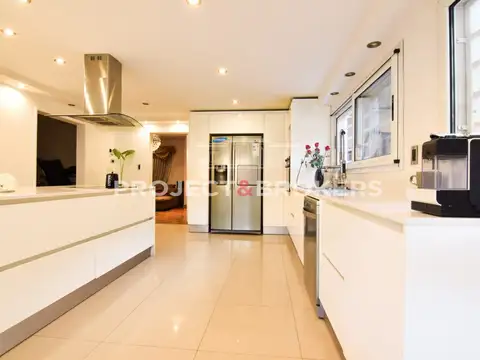 Casa 6 ambientes con 3 baños