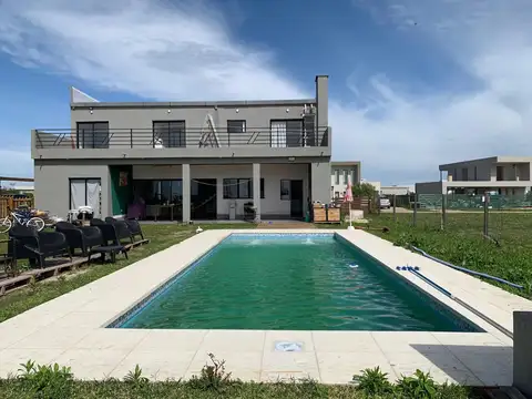 Casa en venta en barrio privado San Sebastián, Pilar, Área 8