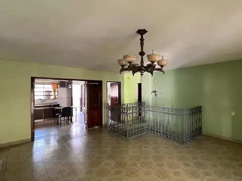 Cerrito y Mitre - Casa con local y galpón
