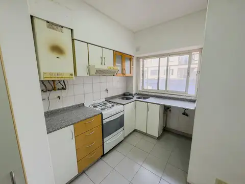 Reconquista 50 , Piso 2