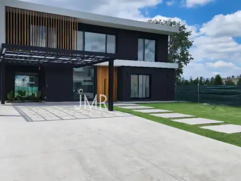 JMR Propiedades | Chateau Pilar | Casa en Venta