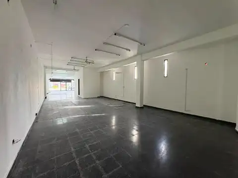 Local en Alquiler en Campana (Av. Varela 920)