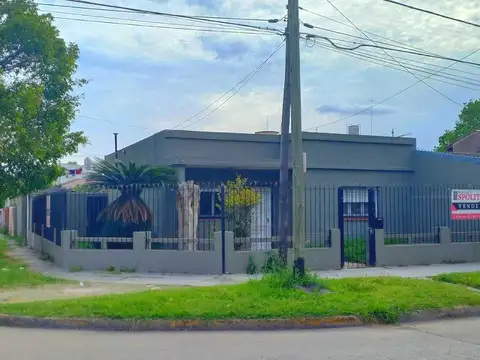 CASA 3 amb garage, jardin y fondo libre
