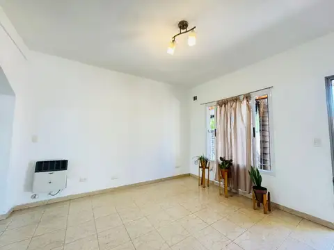 Casa 3 ambientes con 1 baño
