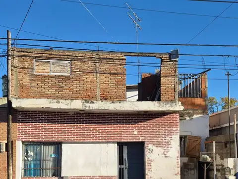 VENTA-CASA A REFACCIONAR-CENTRO DE ALTA GRACIA