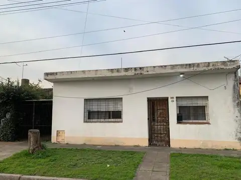 ALQUILER CASA 3 AMBIENTES JOSE C. PAZ CON ENTRADA DE AUTO