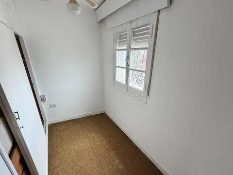 Casa en Alquiler con 2 cocheras