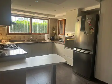 Venta Casa 6 amb c/piscina Barrio Banco Provincia