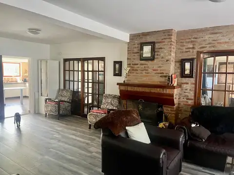 Casa en Venta con 2 cocheras