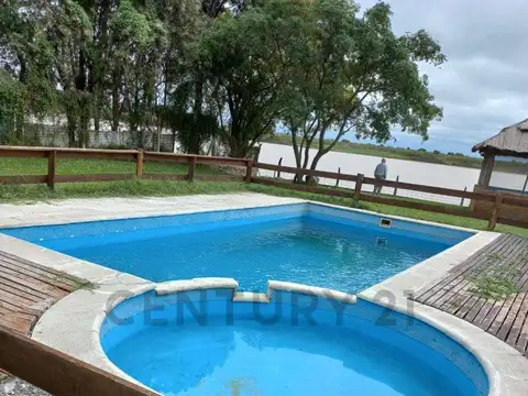 Pública 100, Piso 0