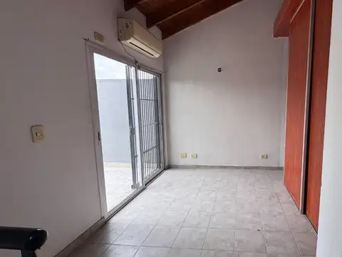Depto Tipo Casa 2 ambientes con 1 baño