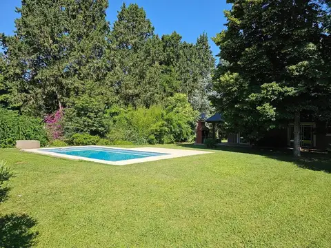 Casa en Venta con 3 cocheras