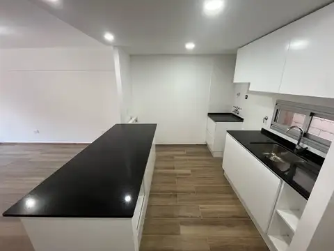 Departamento en venta de 2 dormitorios c/ cochera en Centro