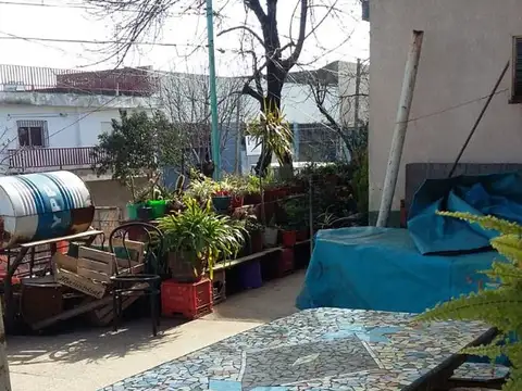 Venta Lote c/vivienda y locales - Pompeya
