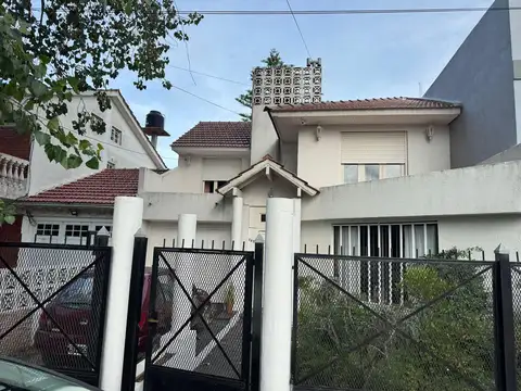Casa en venta - 3 Dormitorios 2 Baños - Santa Teresita