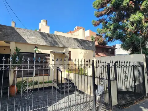 VENTA CASA 4 AMBIENTES TERRENO SANTOS LUGARES