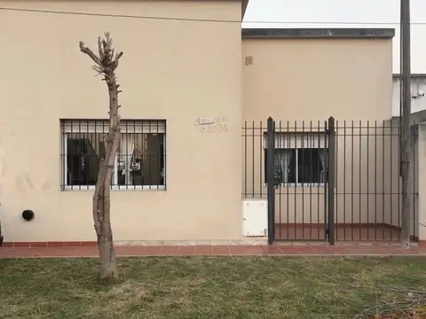 Casa + monoambiente en venta