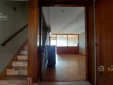 Oficina 11 ambientes con 5 baños