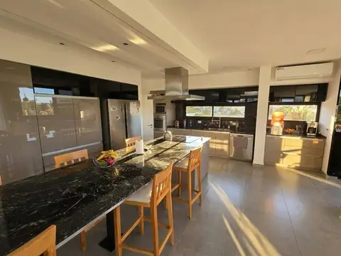 Casa Moderna casi a estrenar en Lagos de Canning