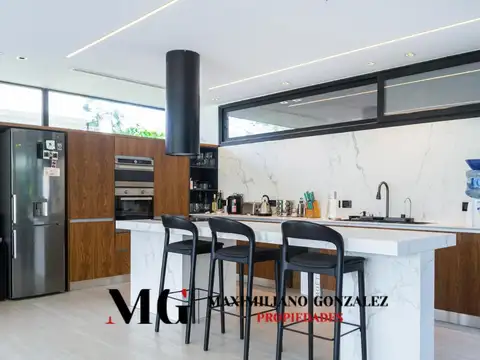 Casa 5 ambientes con 5 baños