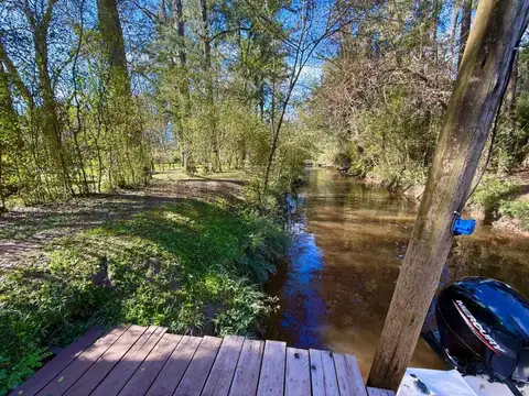 Casa Canal Arias  muelle propio, playa y parque de 4.500 m²