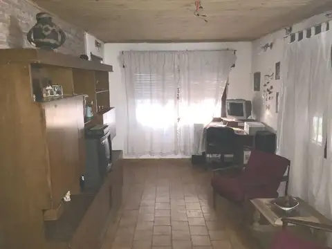 Provincia de Santa Fe nº 2774 e/ V. de la Vega y Quiroga