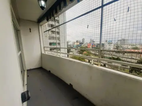 MUY LUMINOSO DEPARTAMENTO 3 AMBIENTES CON COCHERA EN AVELLANEDA - TORRES PUEYRREDON