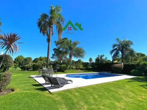 Casa en venta de 5 dormitorios con pileta en el Country Jockey Club