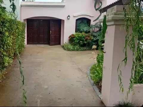 Casa 6 ambientes con 3 baños