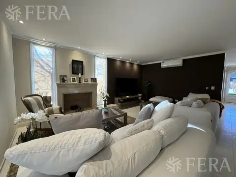 Casa 5 ambientes con 6 baños