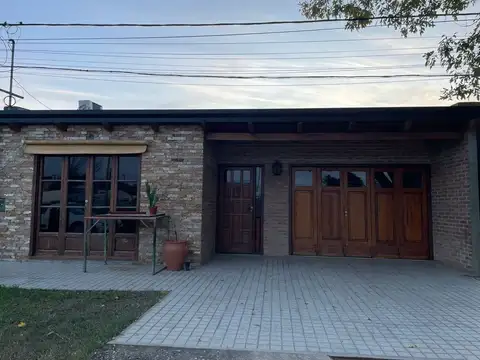VENTA/AMPLIA CASA/3 DORMITORIOS/LEHMANN