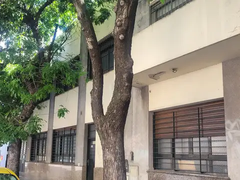 OFICINAS CON DEPOSITO APTO DIFERENTES DESTINOS. ACTUALES 1340 M2  sobre 826 m2 de terreno