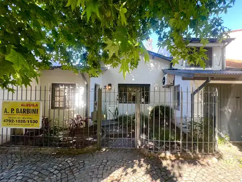 Martínez: Muy linda casa ubicada entre Avenida y Vías. Jardín, Piscina, 3 Dorm. Orientada Al Este. Muy Luminosa